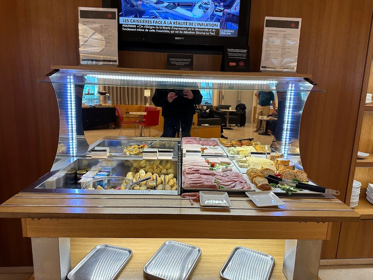 Air Canada Maple Leaf Lounge