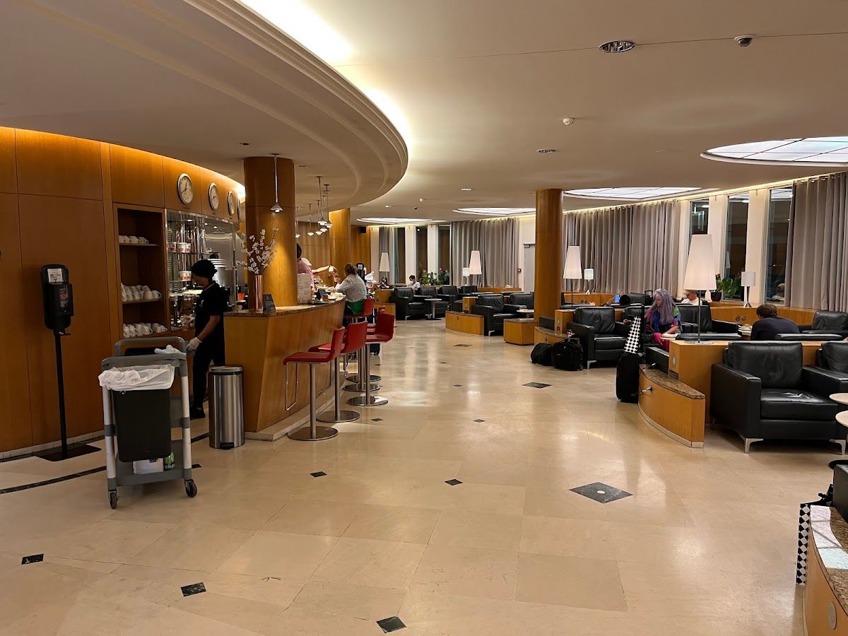 Air Canada Maple Leaf Lounge
