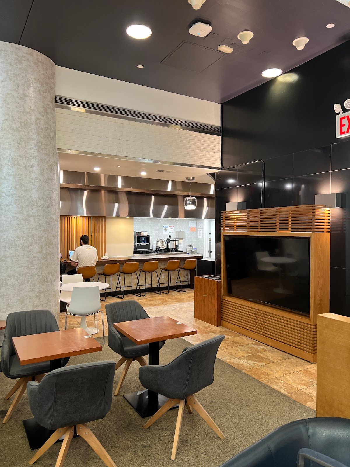 VIPOne Lounge