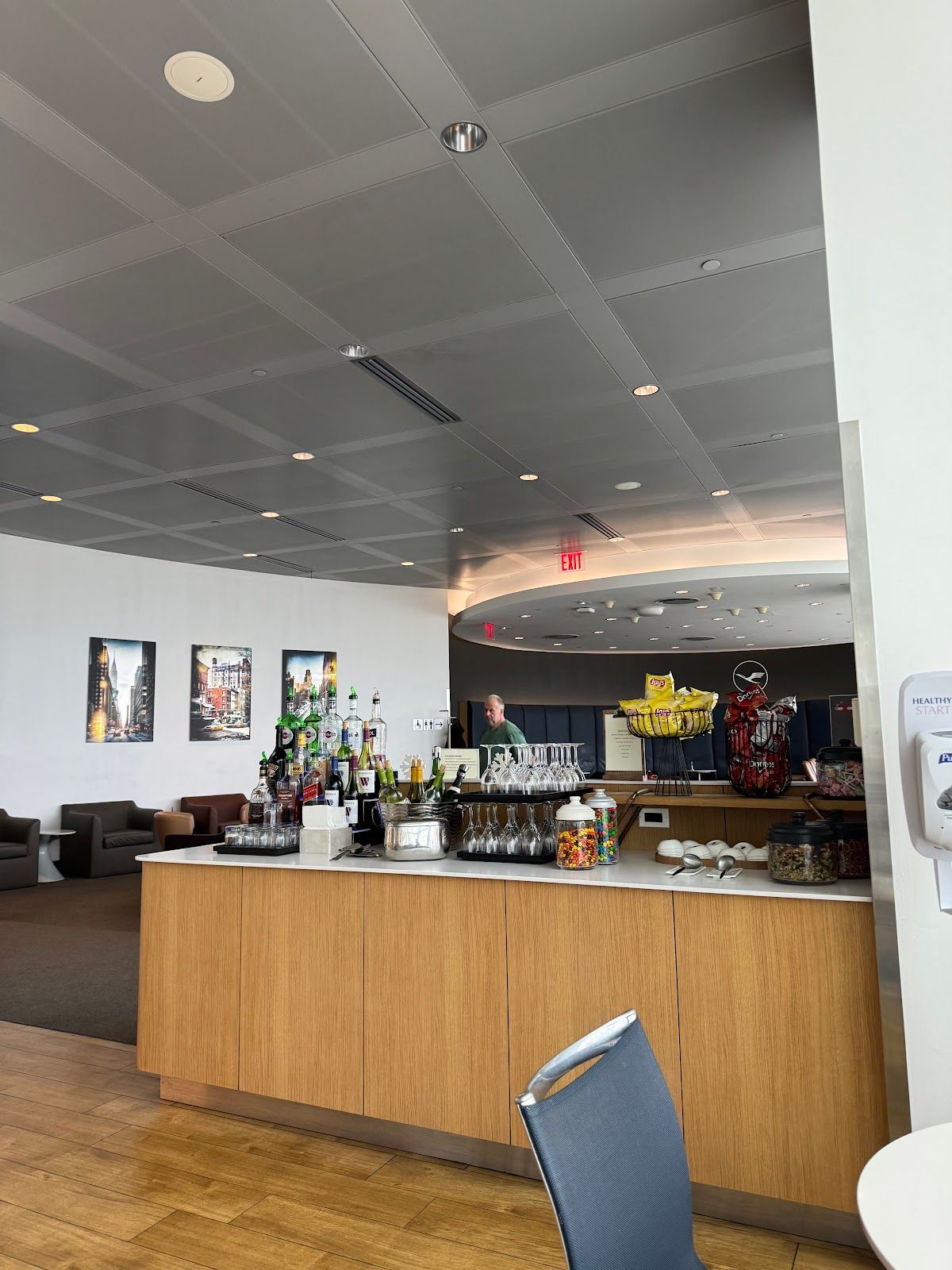 Lufthansa First Class Lounge (Wining & Dining)