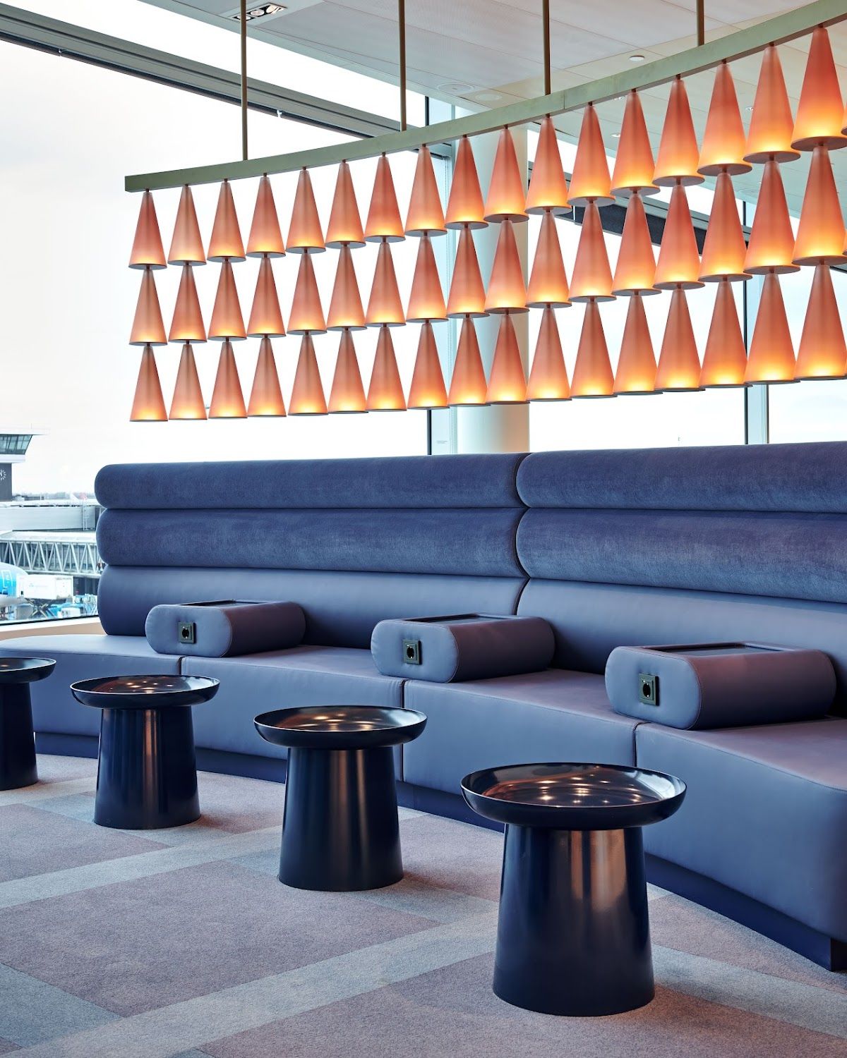 oneworld Lounge (40) (Non-Schengen)