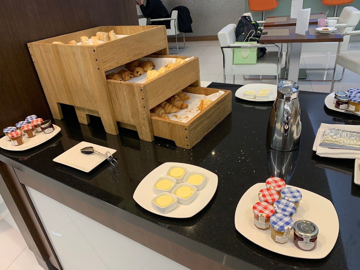 Etihad Airways First & Business Class Lounge